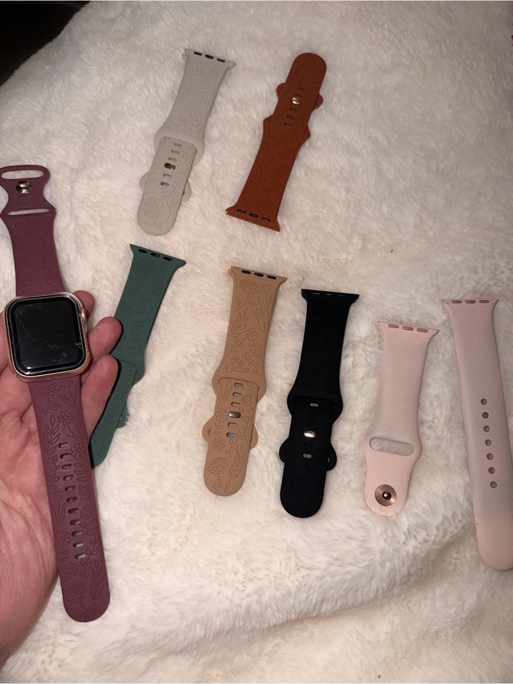 Series 4 Apple Watch W/ Multiple Interchangeable Bands (92% Battery Health) - Picture 3 of 9